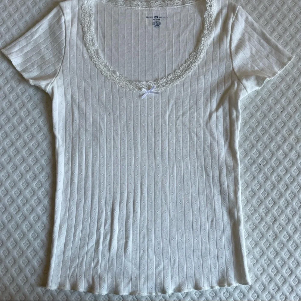 Brandy Melville White Ribbed Fitted Short Sleeve Tee - Picture 1 of 2